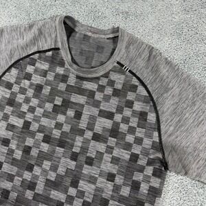 Lululemon Metal Vent Tech Shirt Mens Medium Grey Pixel Checkered S/S Training